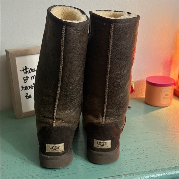 UGG Dark Brown Sheepskin Boots SZ 9 box 148 - Picture 3 of 6